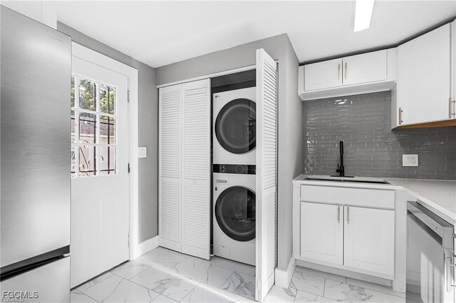 Building Photo - 4472 E Riverside Dr