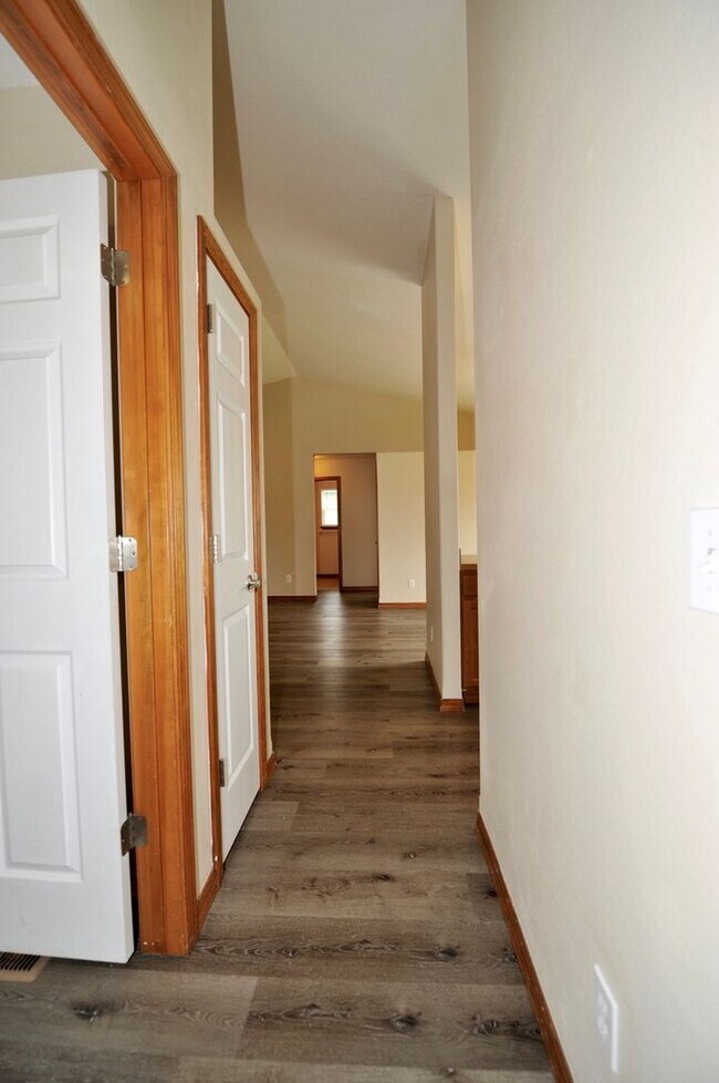 Building Photo - 3 bed 2 bath Rancher near Post Falls High School