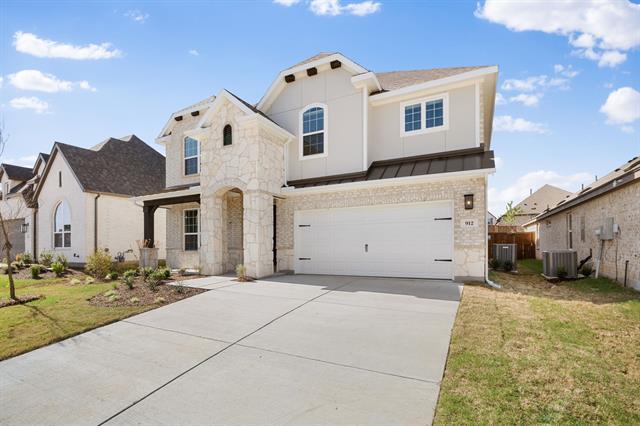 Building Photo - 912 Alberta