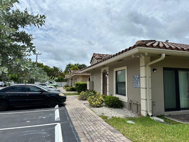 Building Photo - 1045 Villas LLC (1035 NE 10th Ave)