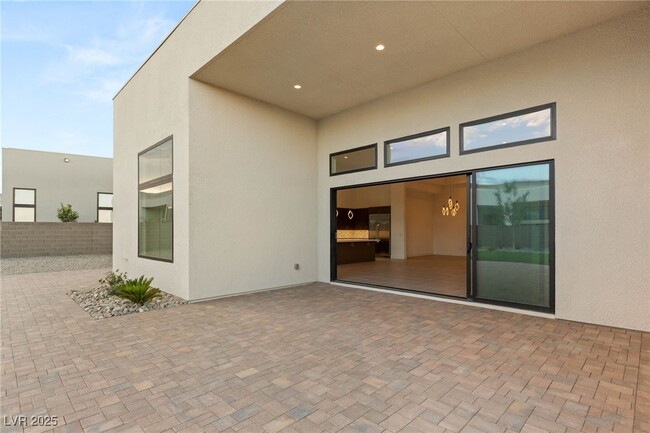 Building Photo - 10793 Vista Altura Ave