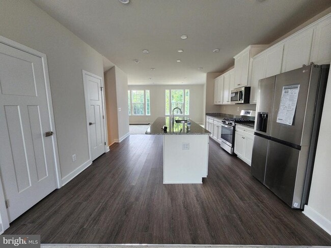 Building Photo - 844 New Castle Landing Dr