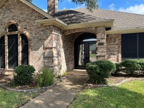 Building Photo - 2601 Oak Point Dr