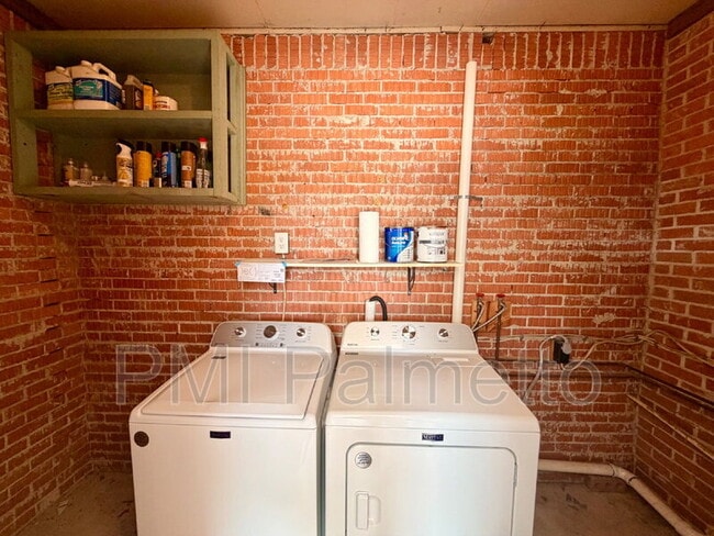 Building Photo - 1727 Sandra Dr