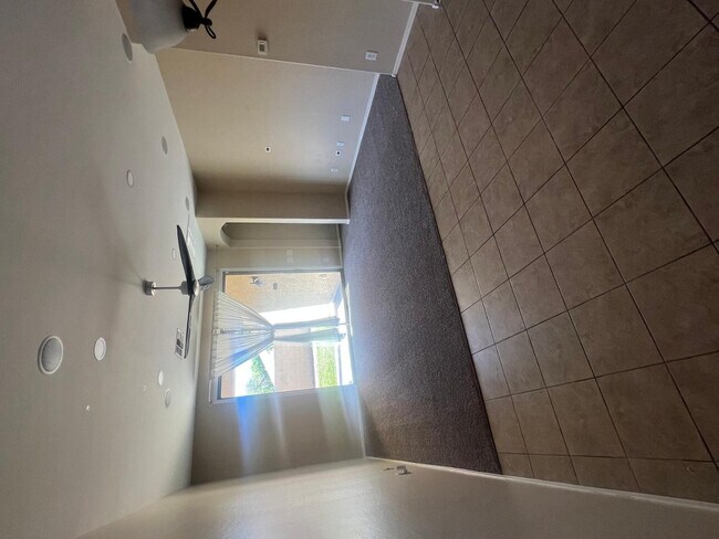 Building Photo - 10335 W Robin Ln