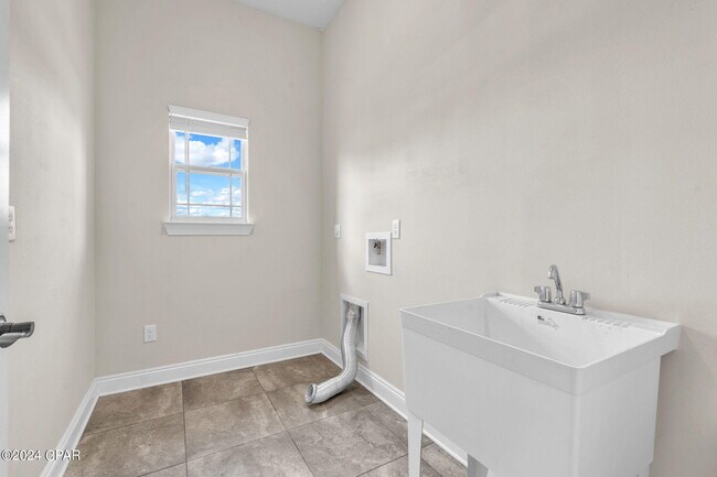 Building Photo - 104 Lakeview Terrace