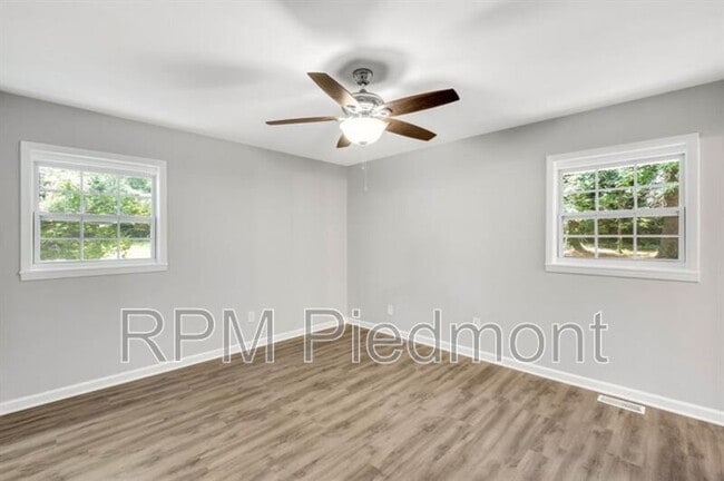 Building Photo - 2966 Fern Valley Dr SW