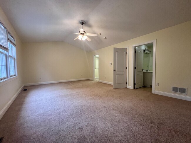 Building Photo - 304 Villa View Dr