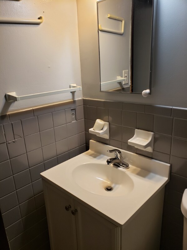 Building Photo - 1602 Ashdale Rd