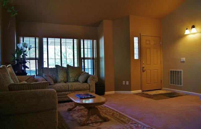 Building Photo - 5 Bedroom Home in Northwest Reno
