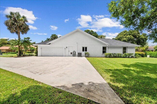 Building Photo - 15575 Woodmar Ct