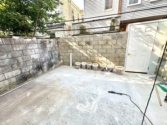 Building Photo - 1721 Mifflin St