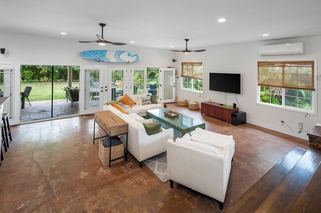 Building Photo - Privately Gated, Cool, Furnished Home, Tuc...