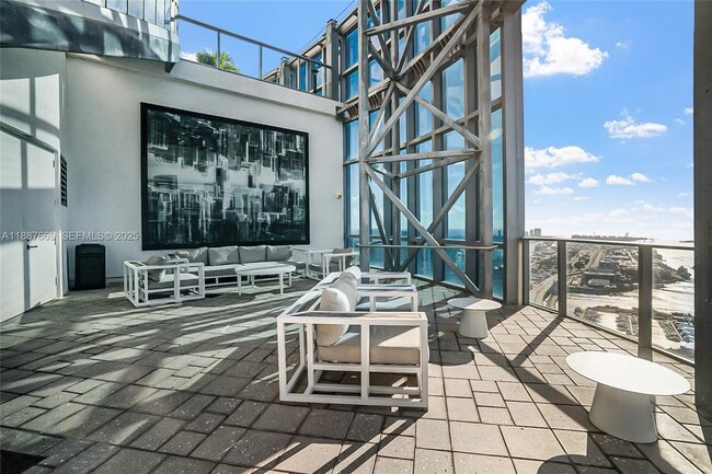 Building Photo - 851 NE 1st Ave