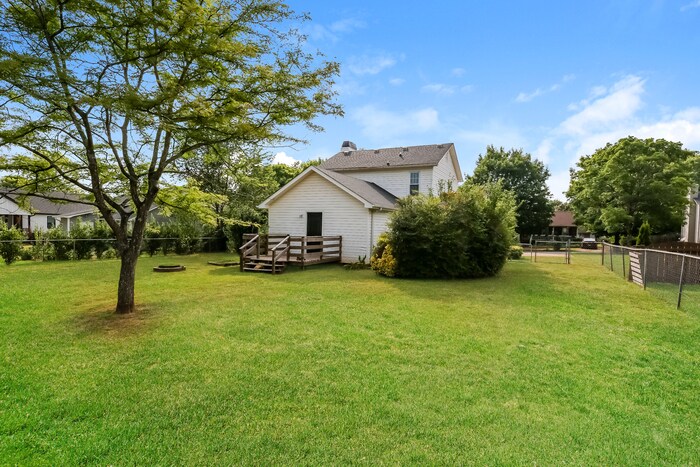 Building Photo - 406 Weaver Ln