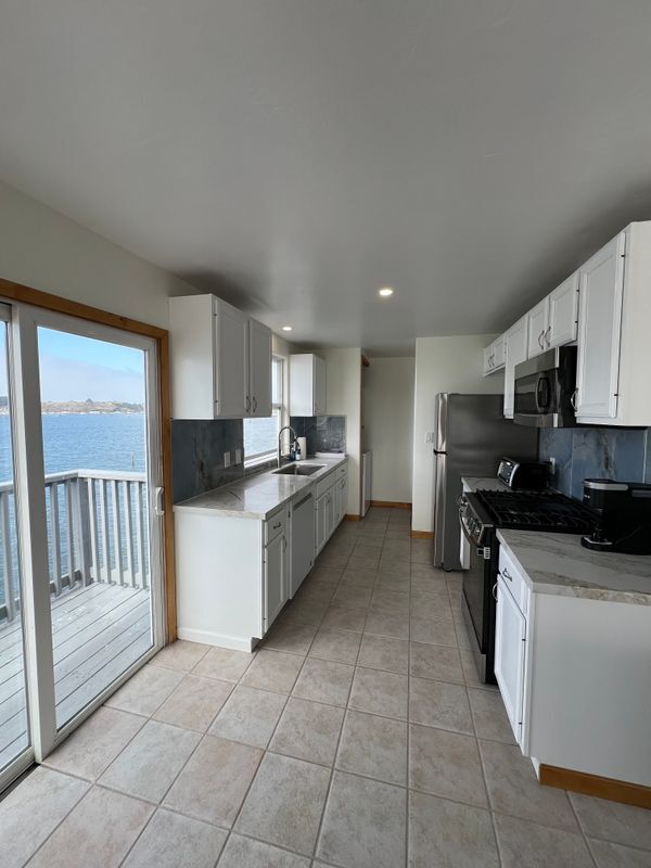 Building Photo - 975 CA-1