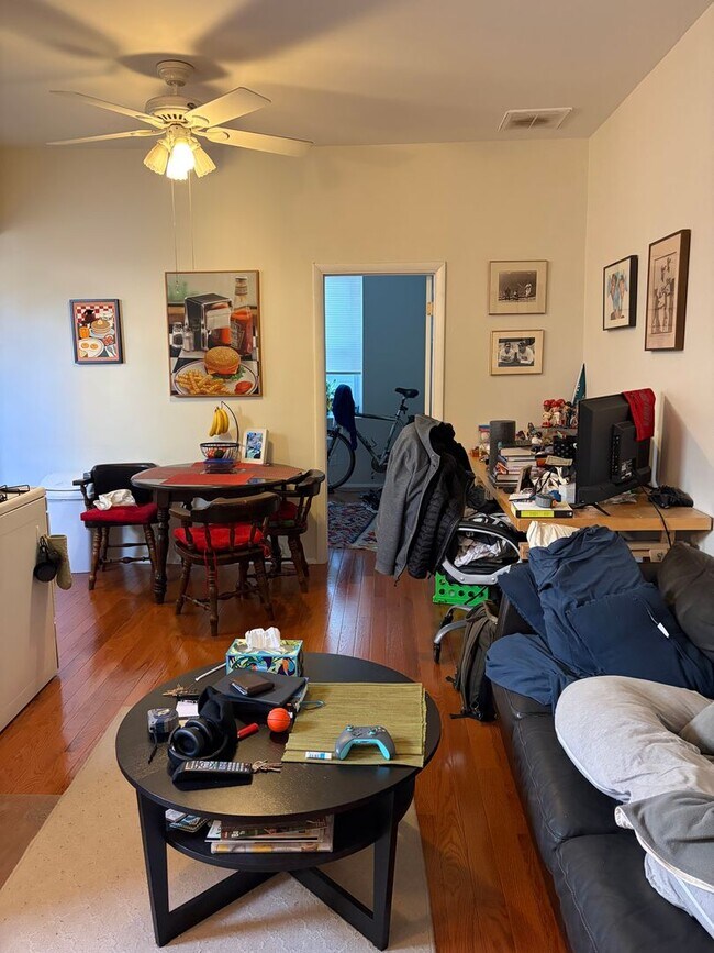 Building Photo - Queen Village - Fabric Row - 1  Bedroom 1 Bath Apartment