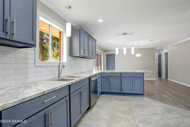 Building Photo - 113 Montgomery Dr