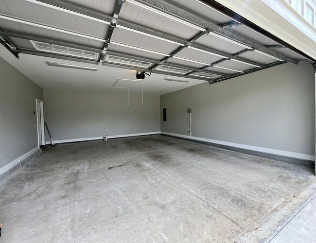 Building Photo - 3520 Spence Dr