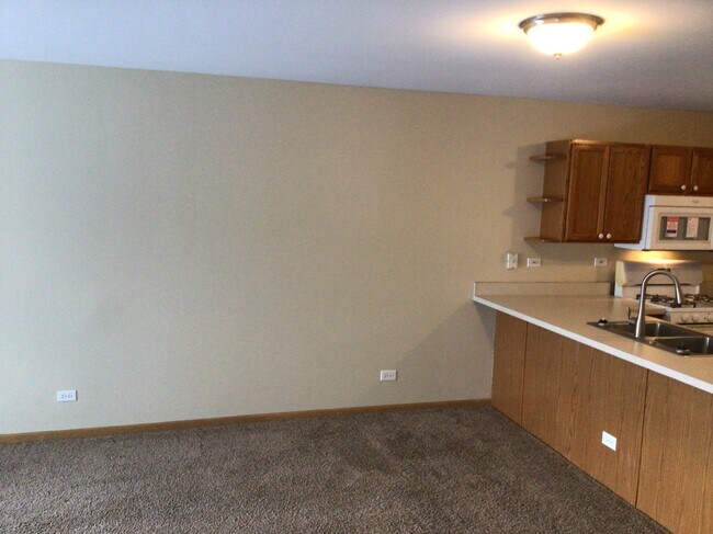 Building Photo - 560 S Annandale Dr