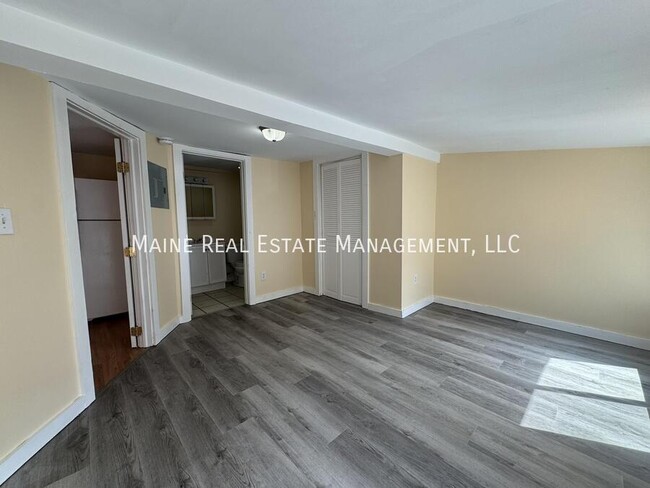Building Photo - 206 Maine Ave