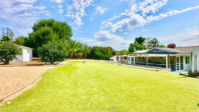 Building Photo - Beautifully Remodeled and Charming Country...