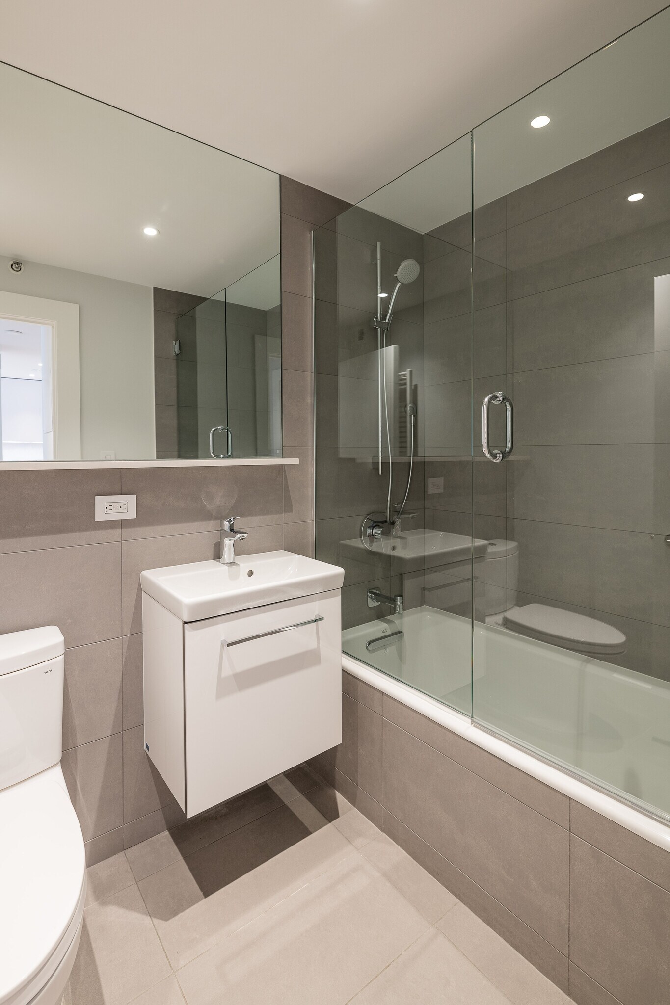 Building Photo - 1410 Columbia Rd