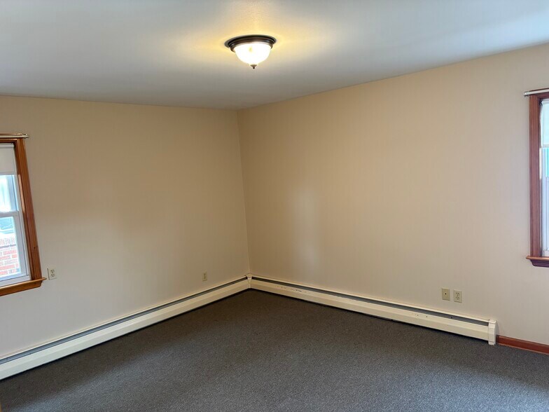 Building Photo - 1356 Roosevelt Ave