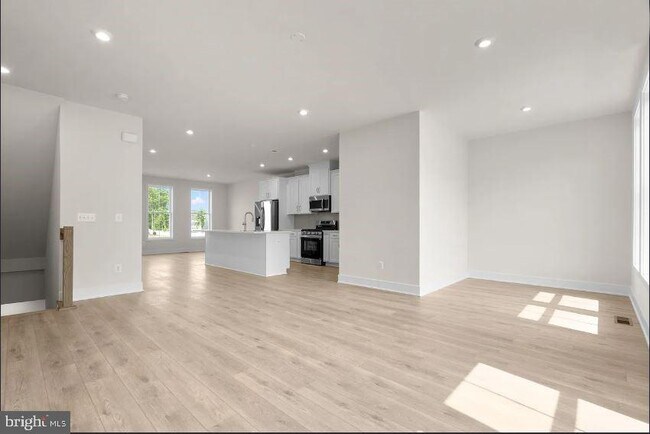 Building Photo - 112 Galaxy Pl