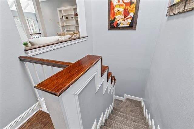 Building Photo - 632 Village Ln S