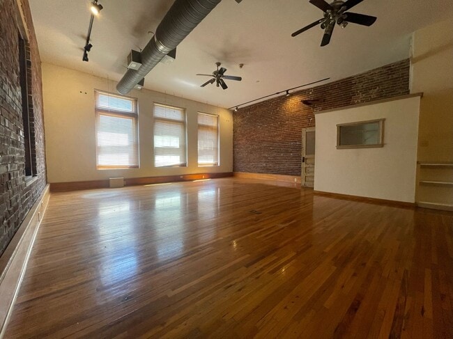 Building Photo - 313 Park Central E