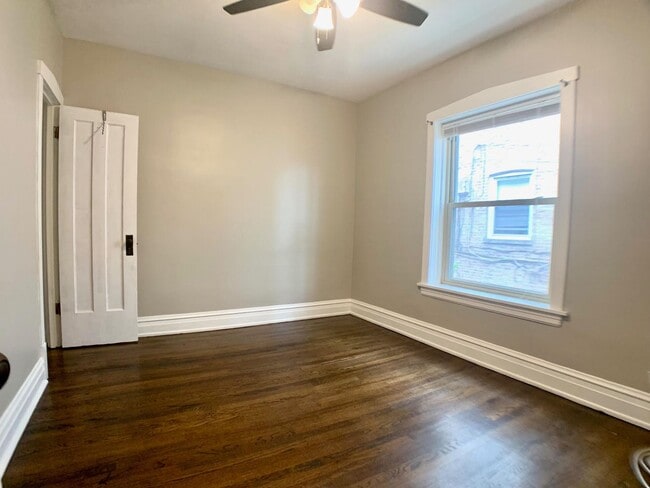 Building Photo - 2 bedroom 1 bathroom condo for rent!!!!!