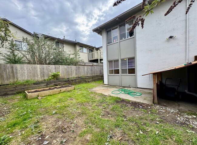 Building Photo - 4564greg