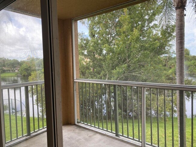 Building Photo - 2/2 Condo with Lake Views in Portofino at Jensen Beach