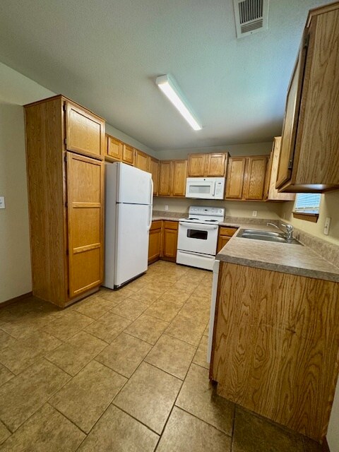 Building Photo - 4202 SW Chapelstone Ave