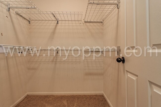 Building Photo - Stunning 3 Bedroom / 2 Bathroom Home | Mil...