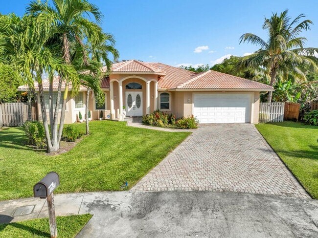 Building Photo - 13620 Folkestone Ct