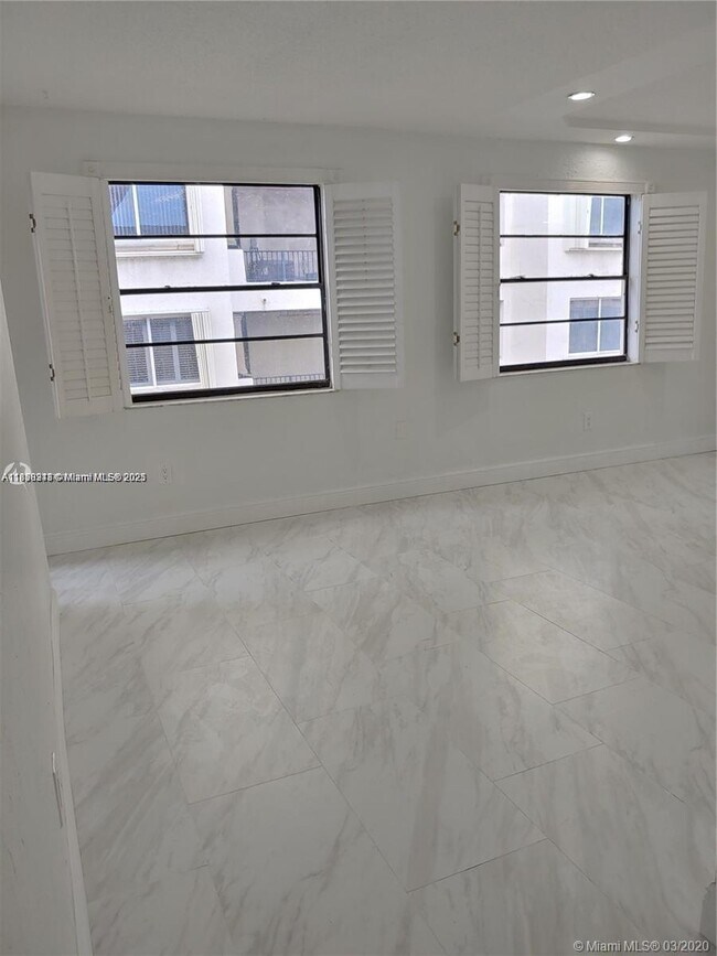 Building Photo - 6424 Collins Ave