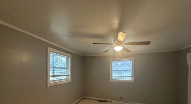 Building Photo - COMING SOON! 2 Bed House! Making it ready for you!