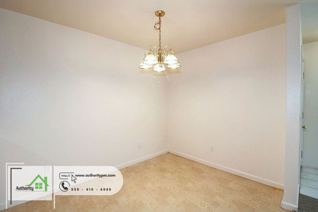 Building Photo - 1549 Bruce Dr