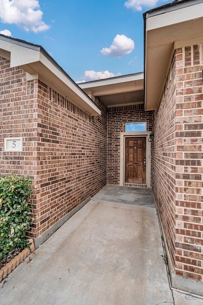 Building Photo - 5 Brooks Ranch Rd