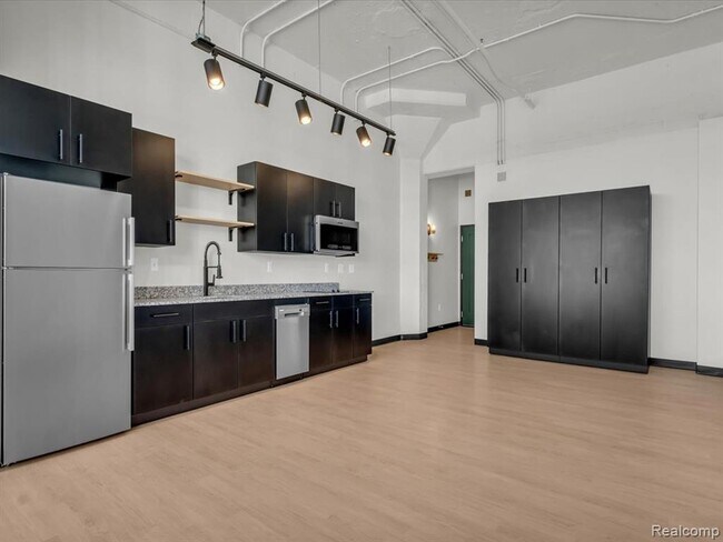 Building Photo - 411 Piquette Ave