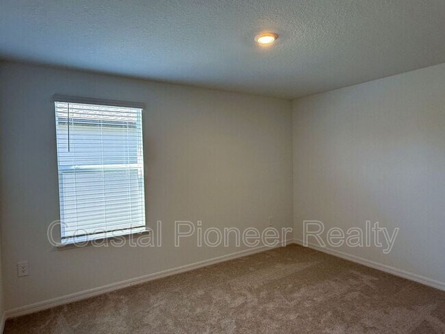 Building Photo - 17614 Pleasantview Blvd