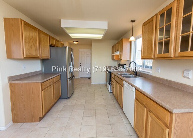 Building Photo - 985 Ridgebury Pl