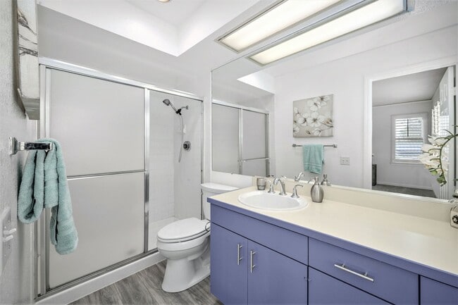 Building Photo - 658 Centre Ct