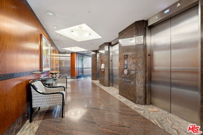 Building Photo - 10490 Wilshire Blvd