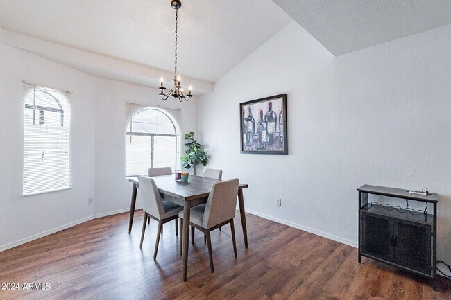 Building Photo - 850 S River Dr