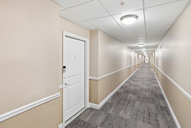 Building Photo - 855 Main St