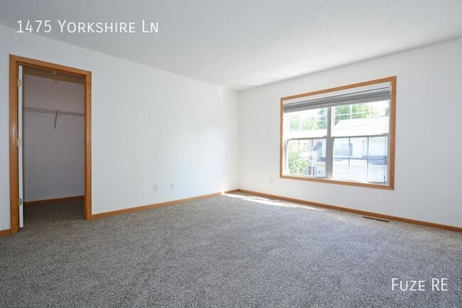 Building Photo - 1475 Yorkshire Ln