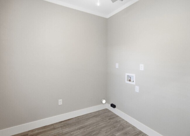 Building Photo - Modern 3 Bedroom Home Minutes from Downtown San Antonio